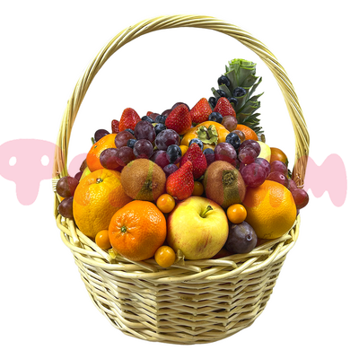 Корзина фруктов с клубникой