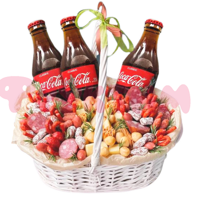 Корзина с сыром и колбасой