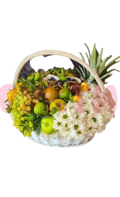Подарочная корзина с фруктами и хризантемами